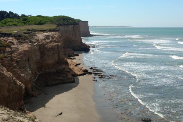Acantilados y paisajes secretos de Mar del Plata con aguas cristalinas