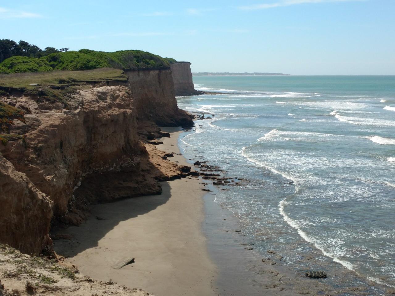 Acantilados y paisajes secretos de Mar del Plata con aguas cristalinas