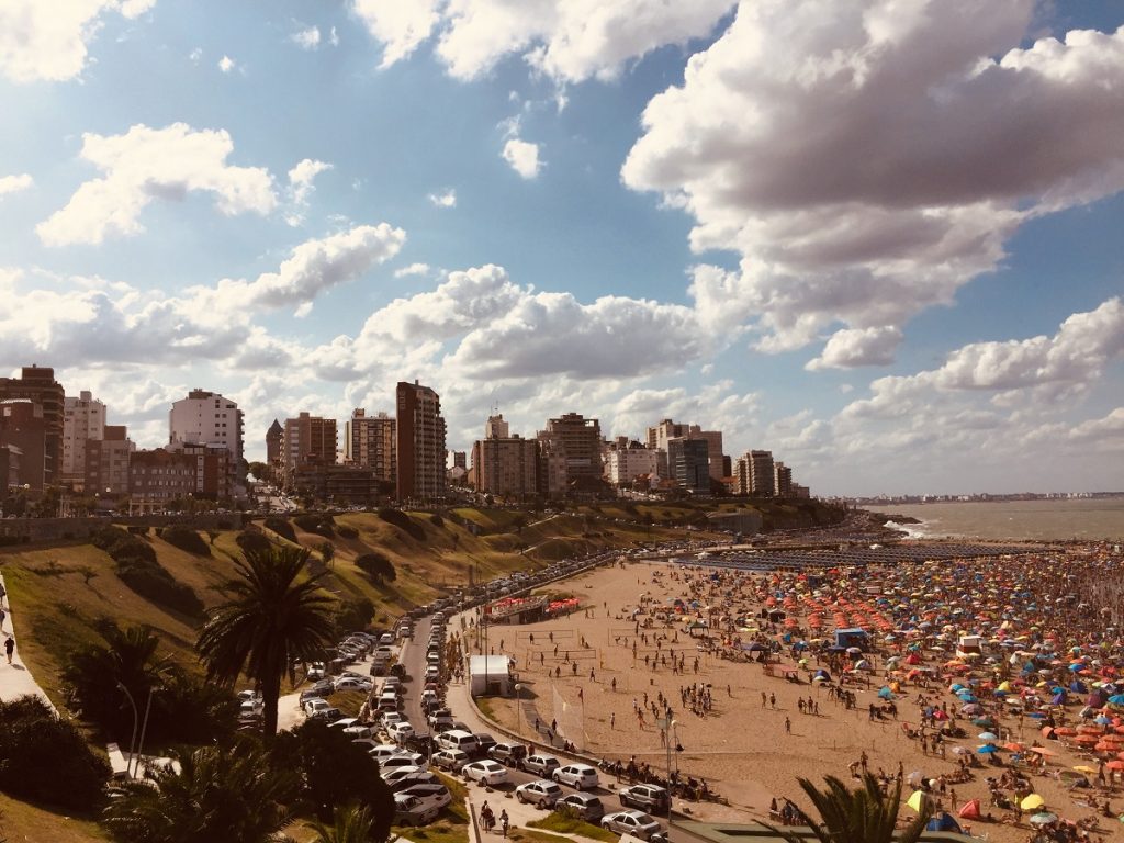 Playa Varese Mar del Plata temporada verano turismo familiar