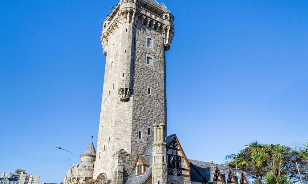 Torre Tanque de Mar del Plata con su característica arquitectura neotudor