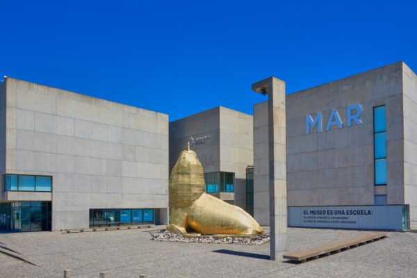 Fachada exterior del MAR Museo de Arte Contemporáneo en Mar del Plata