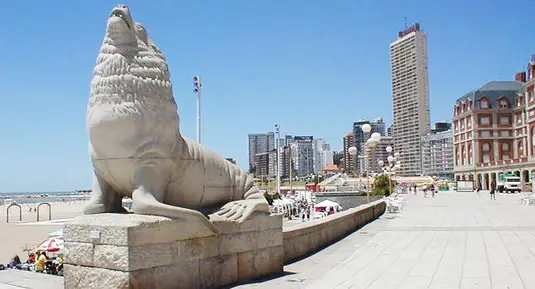 Monumento lobos marinos Mar del Plata