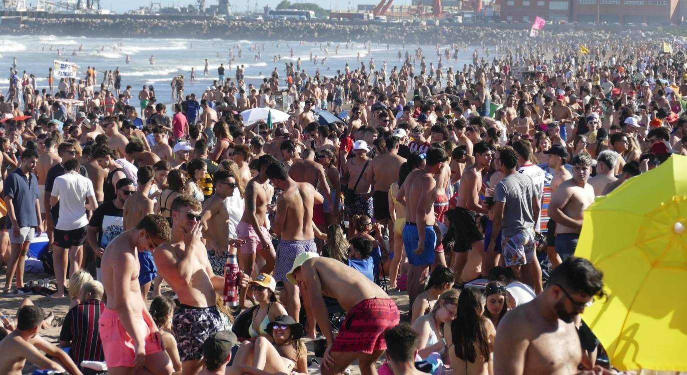 Playa Grande jóvenes fiesta
