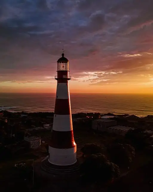 Faro Punta Mogotes atardecer